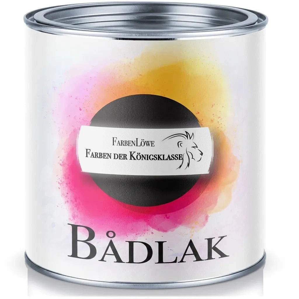 Hvid malingspand med teksten “BOOTSLACK” (bådlak) fra FarbenLöwe, “Farben der Königsklasse”.