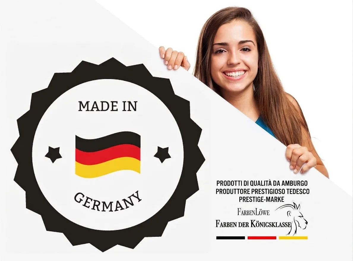 Donna sorridente con cartello "Made in Germany" e logo FarbenLöwe "Farben der KönigsKlasse" (Colori di classe reale).