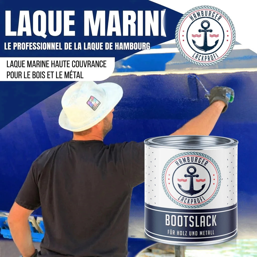 Peintre appliquant de la "LAQUE MARINE" Hamburger Lackprofi sur un bateau, avec pot de "BOOTSLACK".