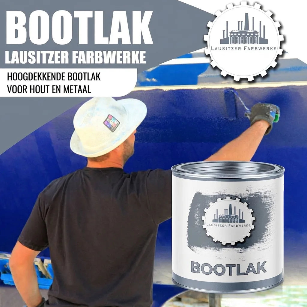 Man schildert boot met Lausitzer Farbwerke bootlak. Hoogdekkende verf voor hout en metaal.