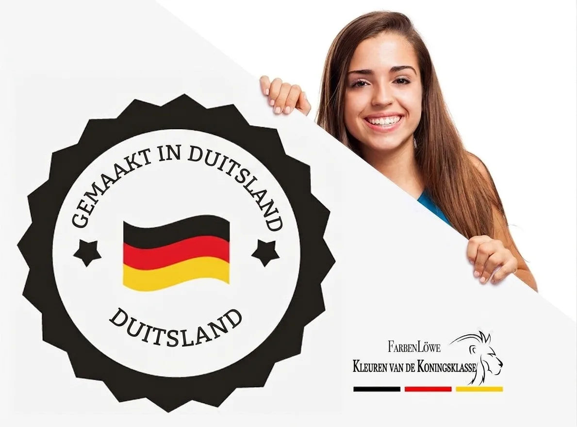 Lachende vrouw houdt bord met 'Made in Germany' keurmerk en FarbenLöwe logo.