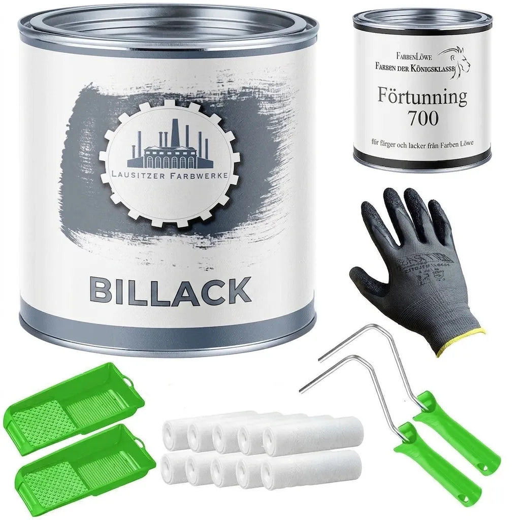 Kit för billackering med grå billack, förtunning, arbetshandskar, målarrollers, rollerhållare och färgtråg.