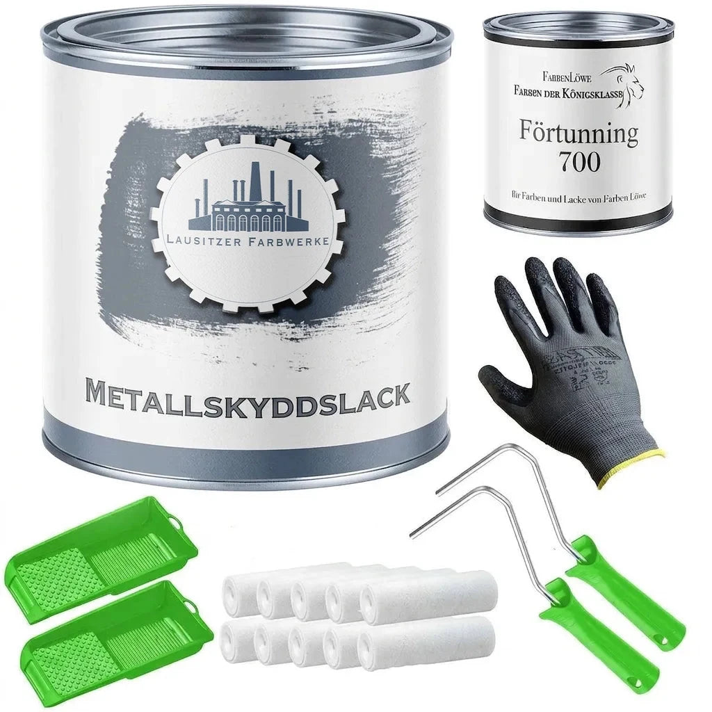 Set med metallskyddsfärg, förtunning och målarredskap: färgburk, rollers, färgtråg och handskar.