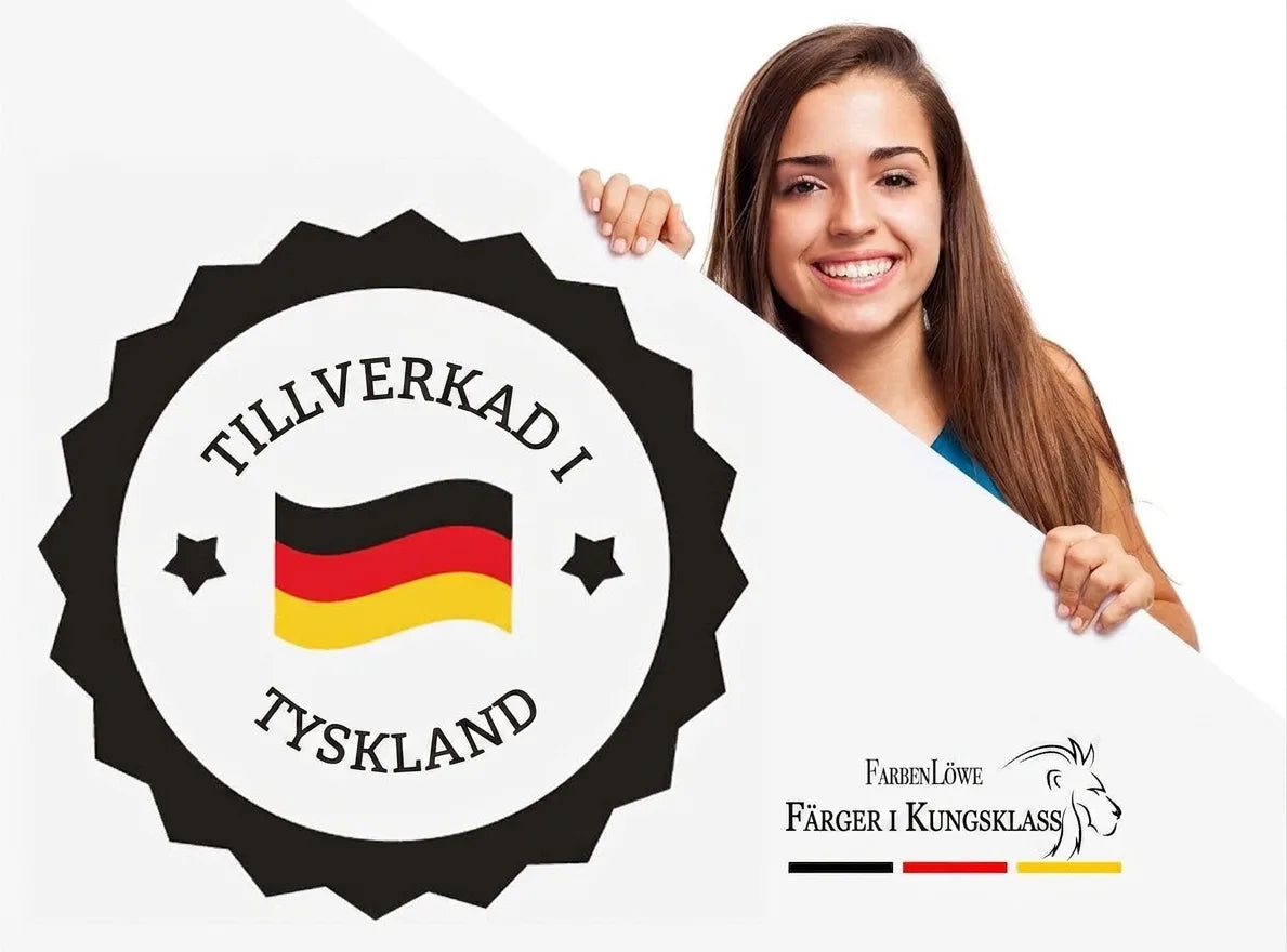 Leende kvinna håller skylt med ‘Made in Germany’-märke och logotypen FarbenLöwe, Farben der Königsklasse.