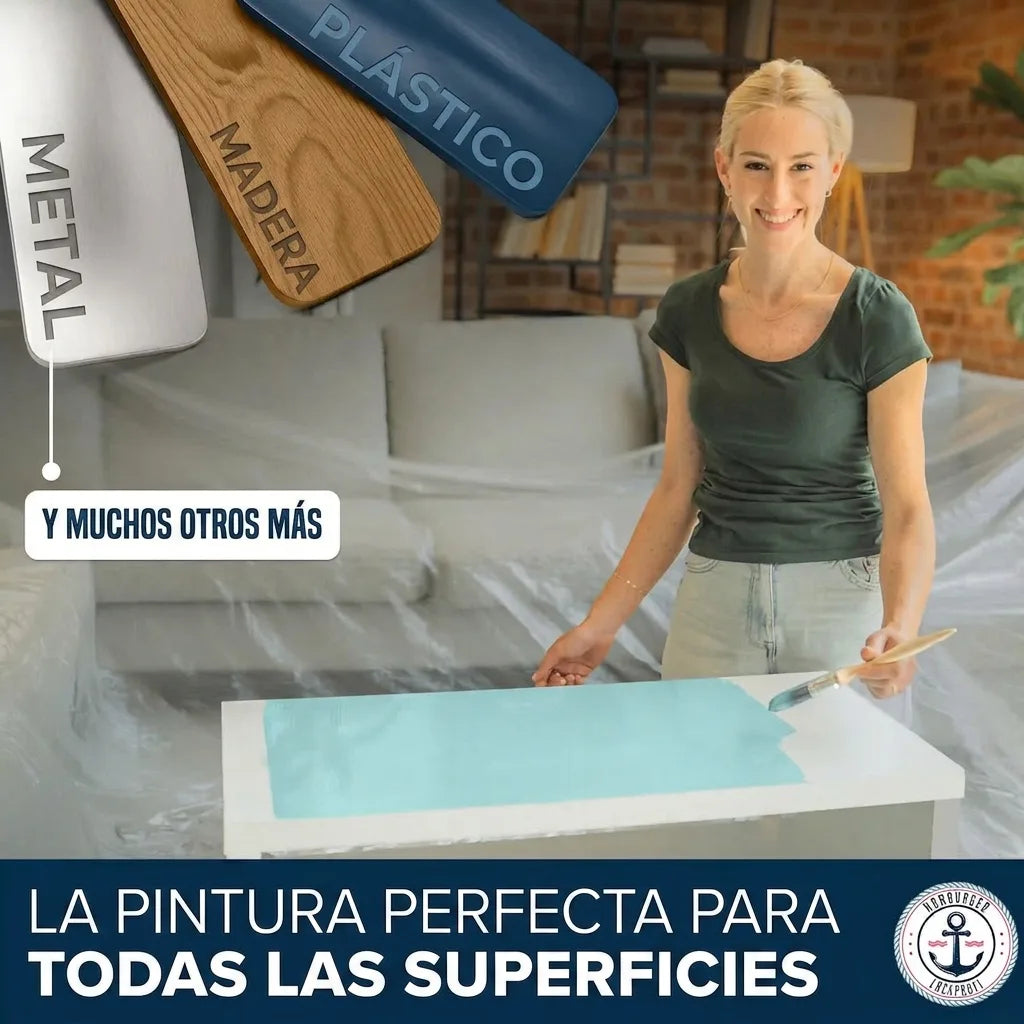 Mujer feliz pintando una superficie de azul claro con pintura apta para metal, madera, plástico y más.