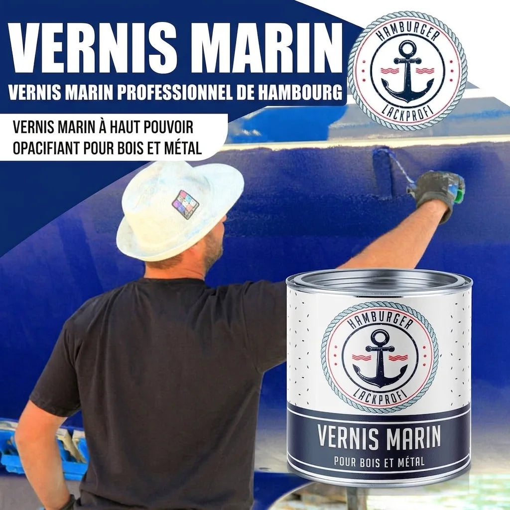 Homme peignant un bateau en bleu avec la laque 'Bootslack Hamburger Lack-Profi'. Peinture pour bois et métal.