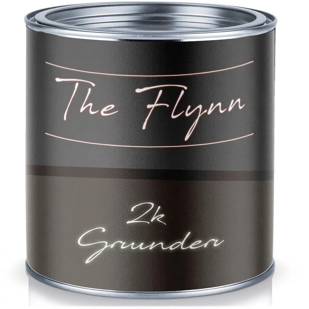 Sort malingsdåse med hvid tekst: 'The Flynn 2k Grundierung'. Produktbillede af 2-komponent grunder.
