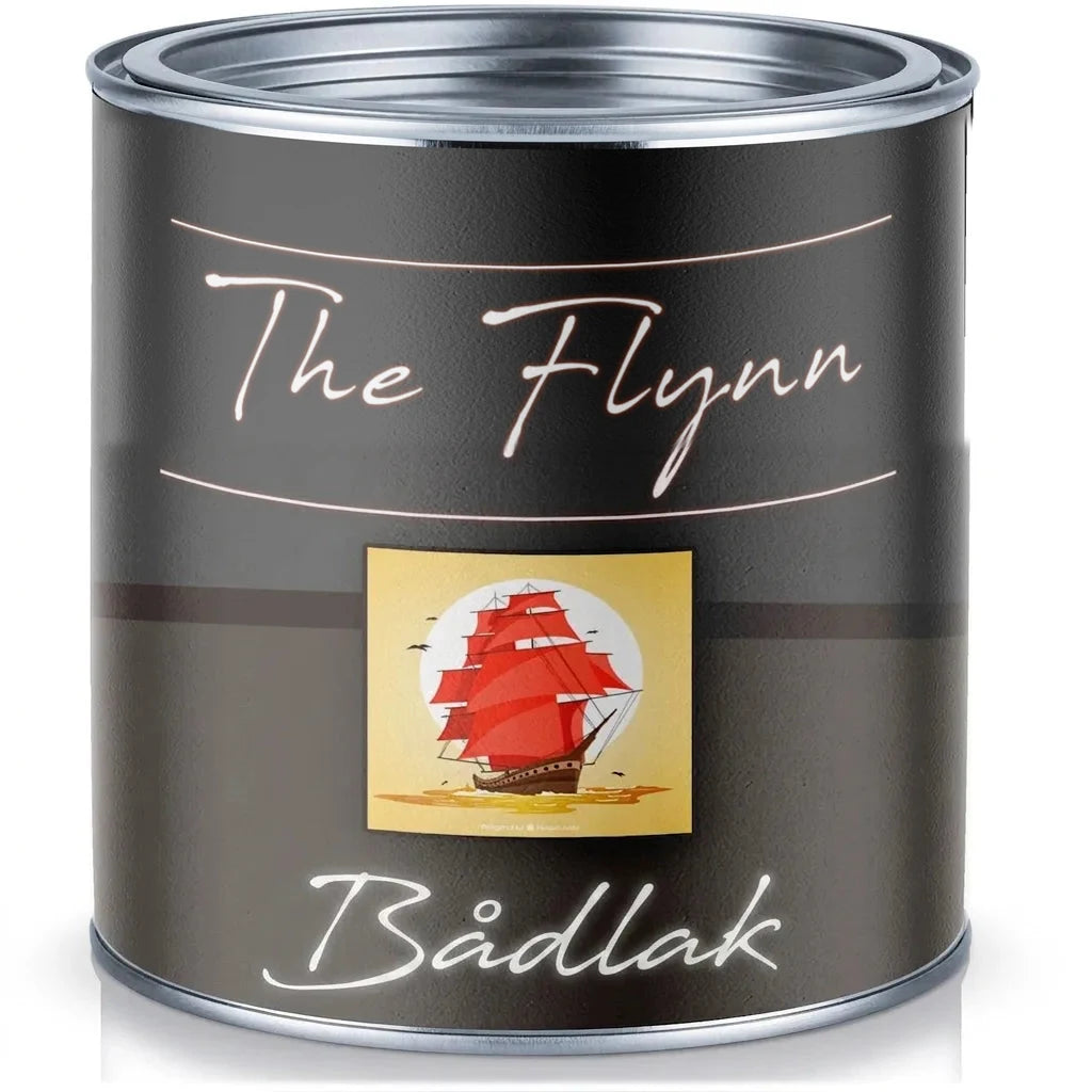 Sort malerbøtte med etiket “The Flynn Bootslack” og illustration af et skib med røde sejl.