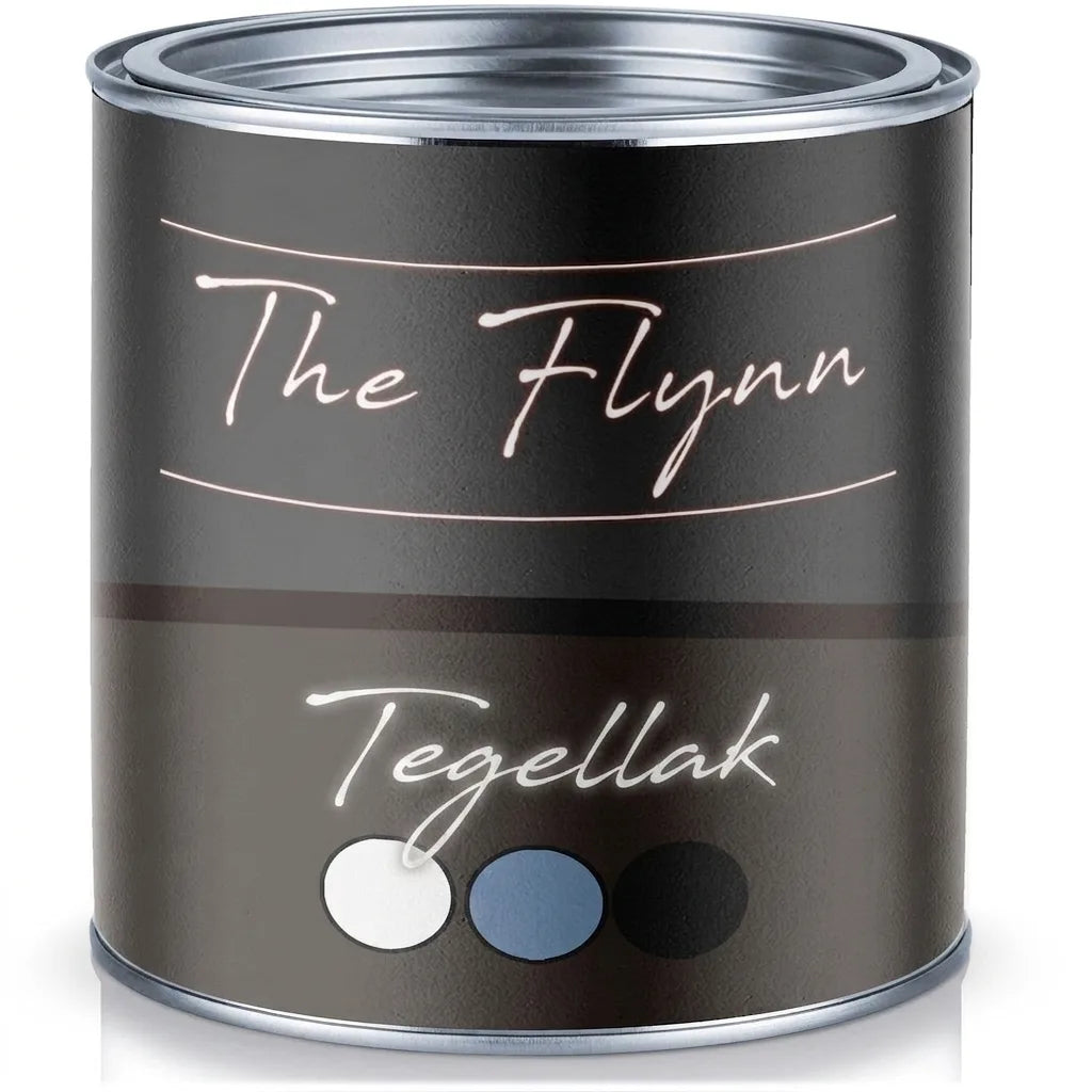 Blik The Flynn tegellak met kleurstalen in wit, blauwgrijs en zwart, staand op een witte ondergrond.