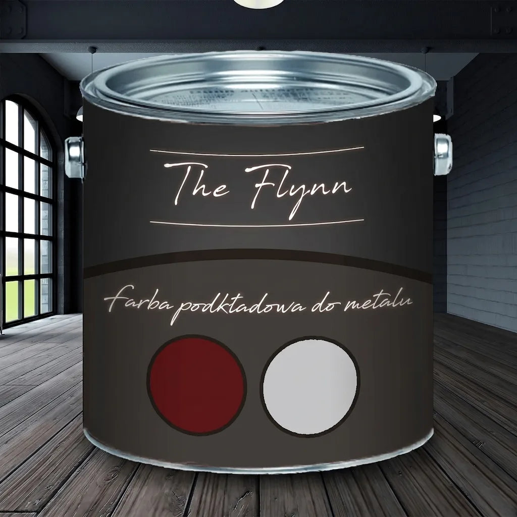 Puszka farby antykorozyjnej The Flynn w ciemnoczerwonym i jasnoszarym kolorze, na tle industrialnego wnętrza.