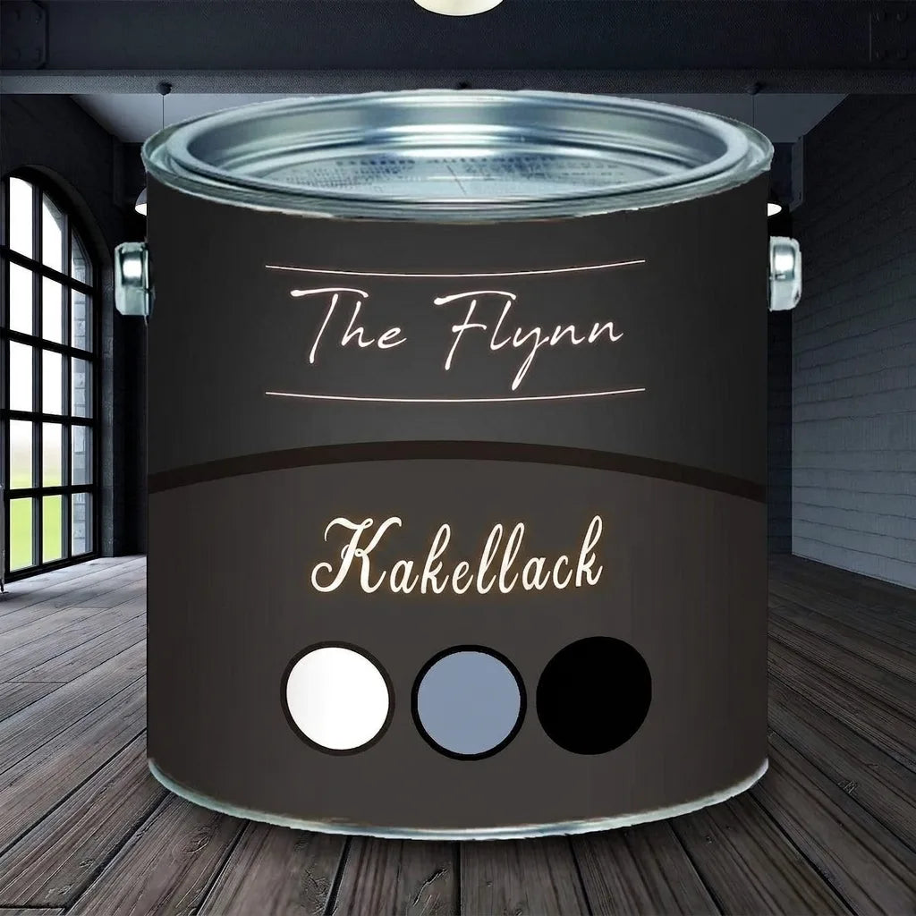 Svart färgburk The Flynn kakellack (Fliesenlack) med vita, blåa och svarta färgprover på trägolv.