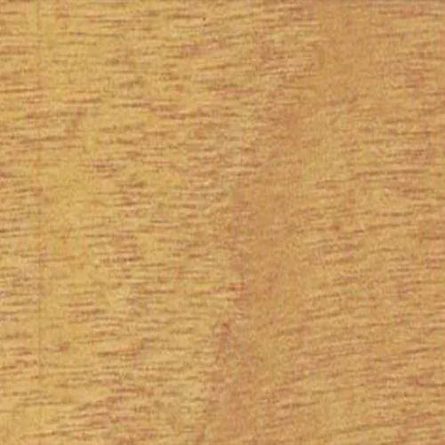 Textura de madera clara con vetas naturales y tonos cálidos.
