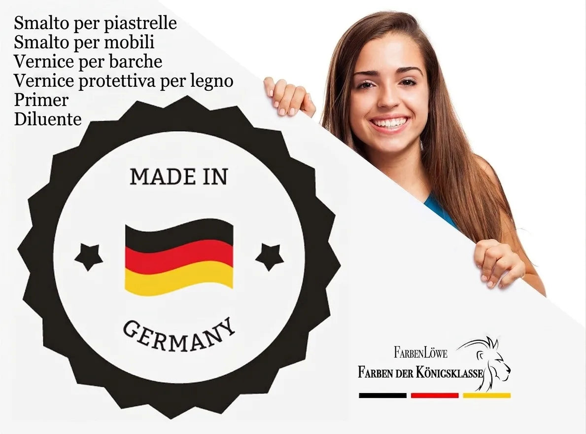 Donna sorridente presenta logo FarbenLöwe Colori Königsklasse, Made in Germany.