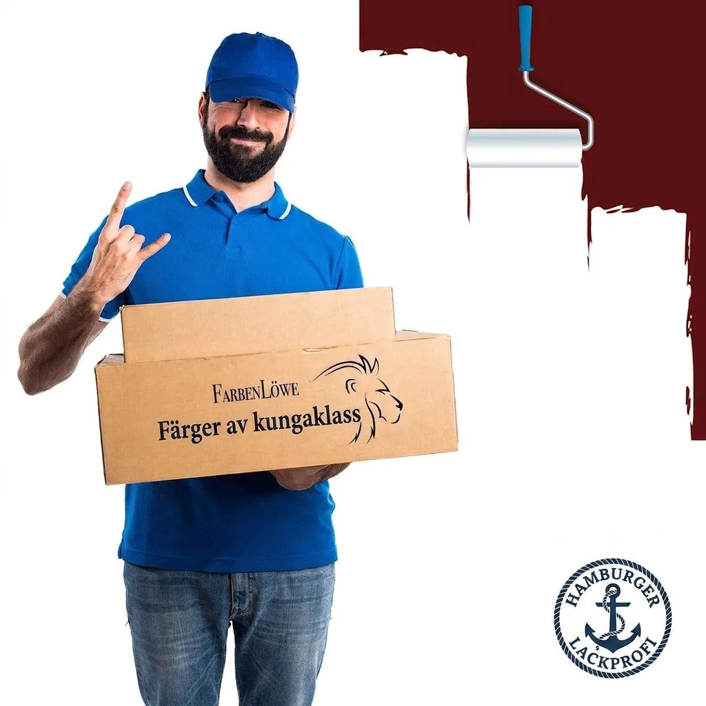 En man i keps och blå tröja håller två FarbenLöwe-kartonger, 'KUNGKLASSENS FÄRGER'. Målarroller syns.