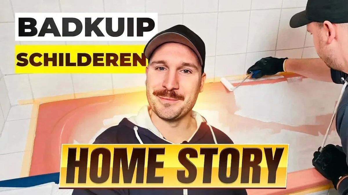 Man schildert badkuip wit voor een DIY badkamer renovatie. Verf voor sanitair en huisverbetering.