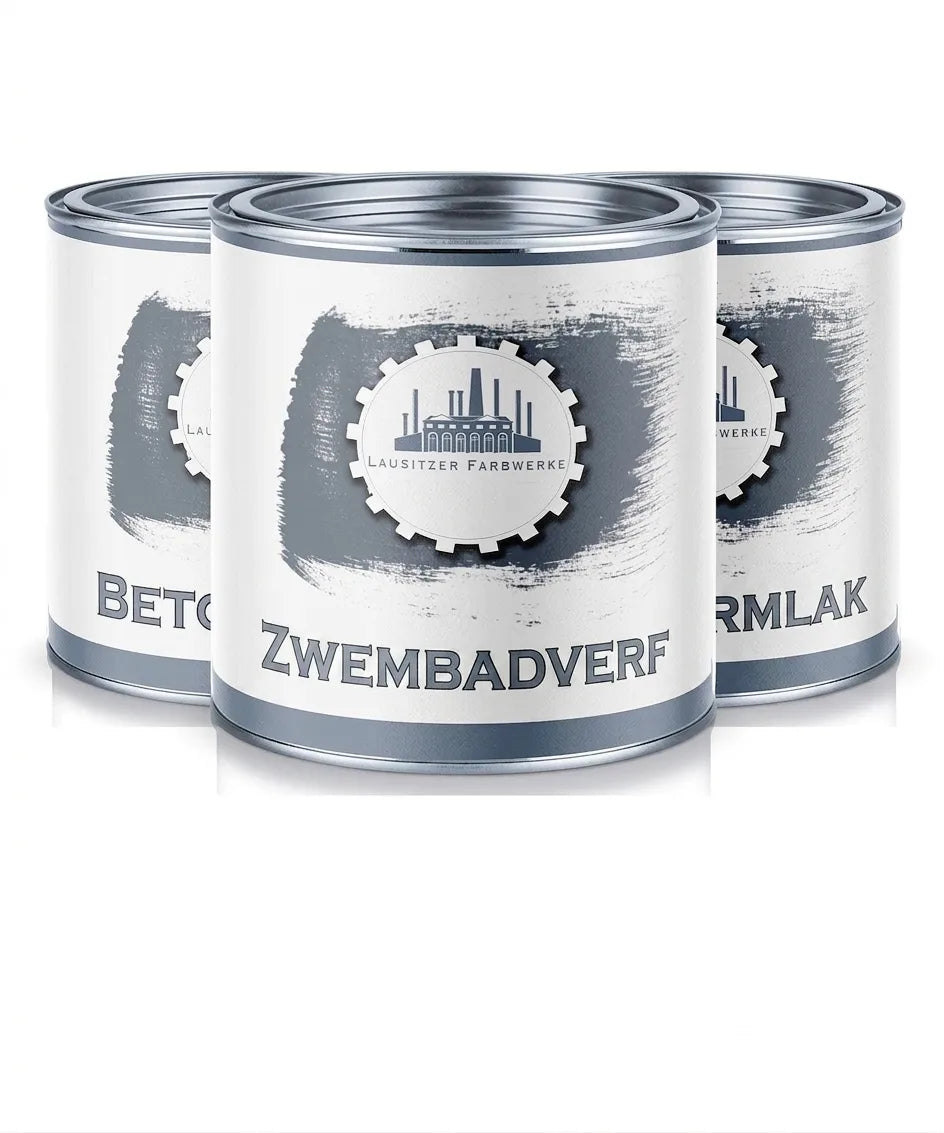 Drie witte verfblikken Lausitzer Farbwerke, met zwembadverf, betonverf en beschermlak.