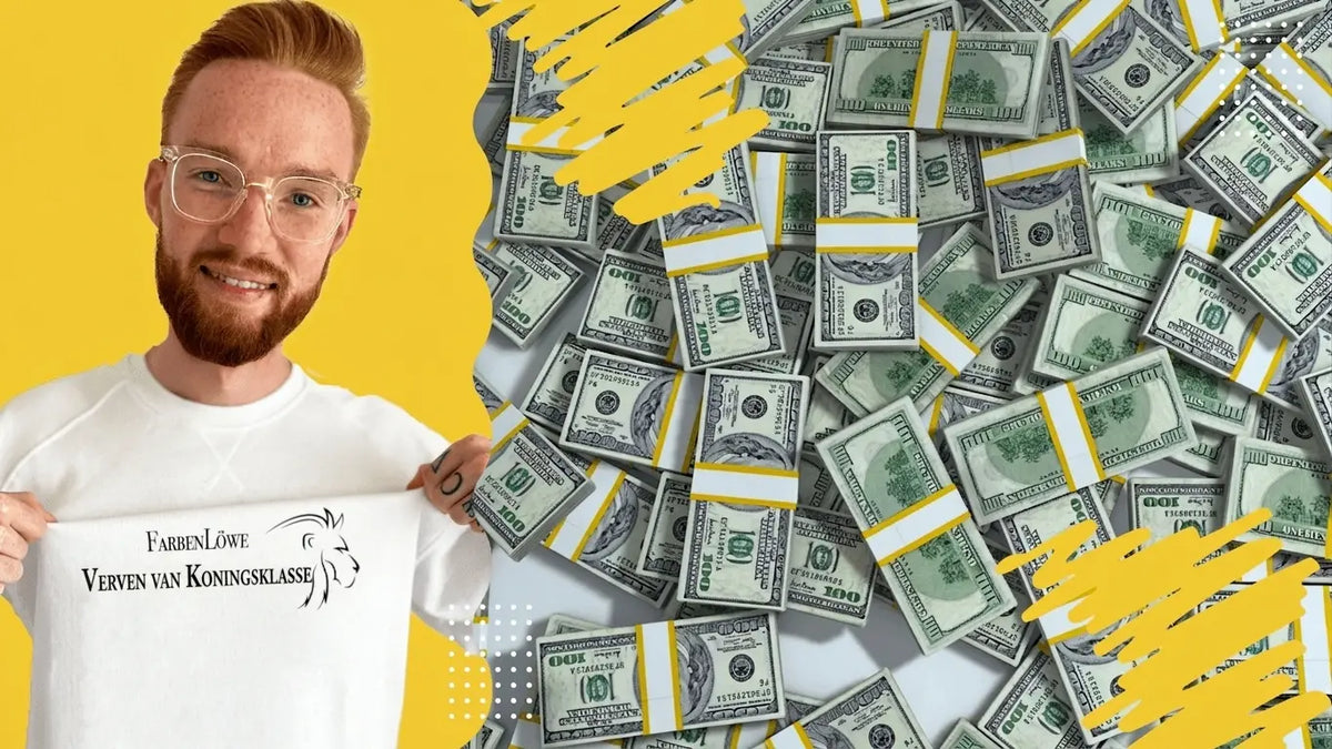 Man met bril en baard toont T-shirt met 'FARBENLÖWE FARBEN DER KÖNIGSKLASSE'. Achtergrond met geld. Topkwaliteit verf.