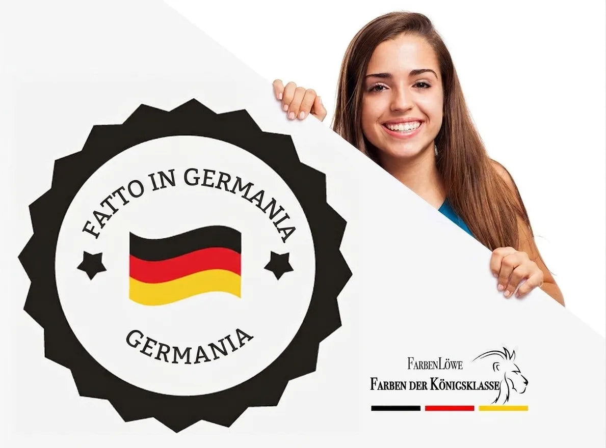 Donna sorridente con cartello che mostra il marchio 'Made in Germany' e il logo tedesco 'FarbenLöwe'.