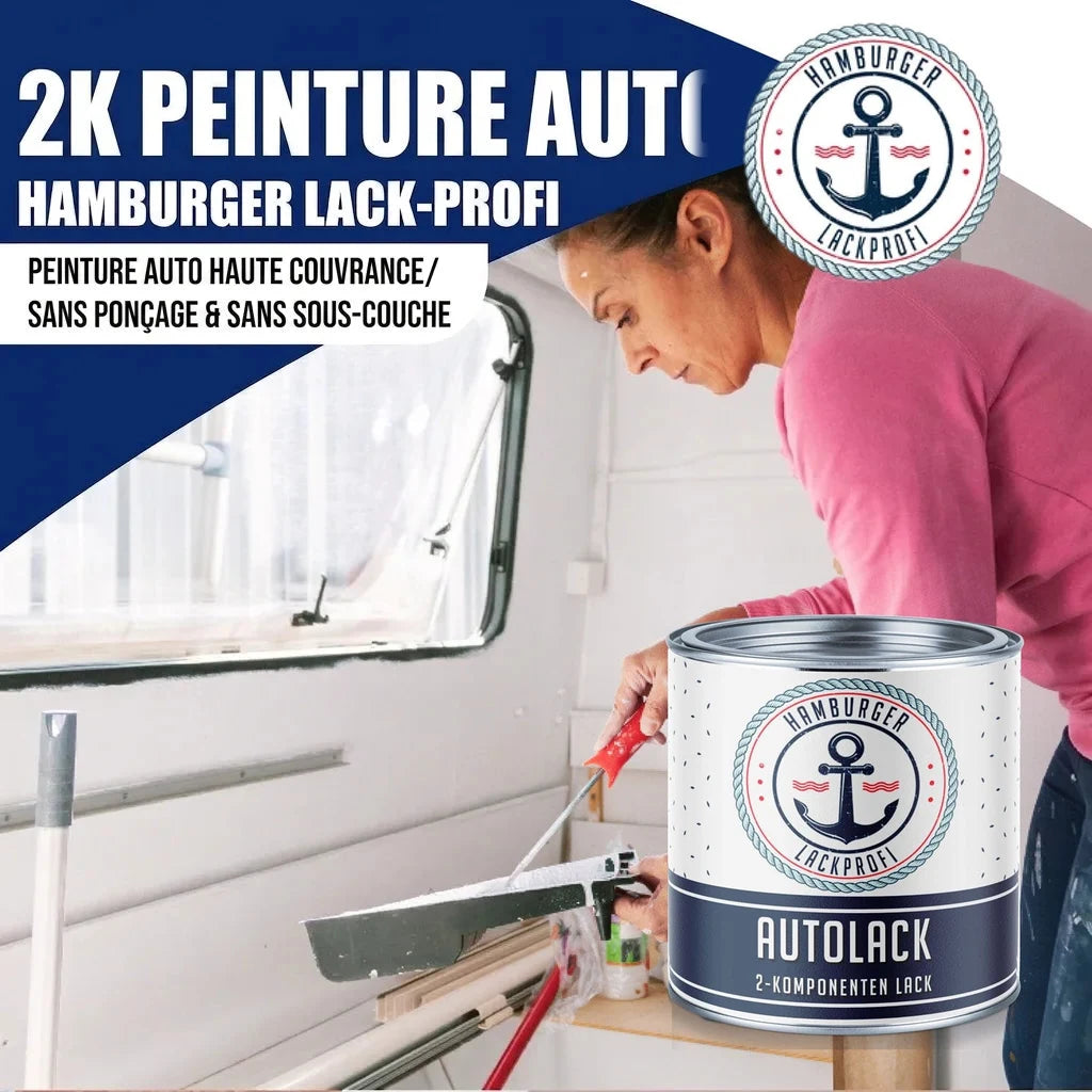 Femme peignant l'intérieur d'un véhicule avec "Hamburger Lack-Profi Autolack 2-Komponenten Lack".