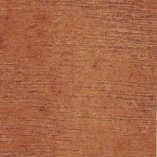 Texture de bois brun-rouge avec un grain fin et horizontal.