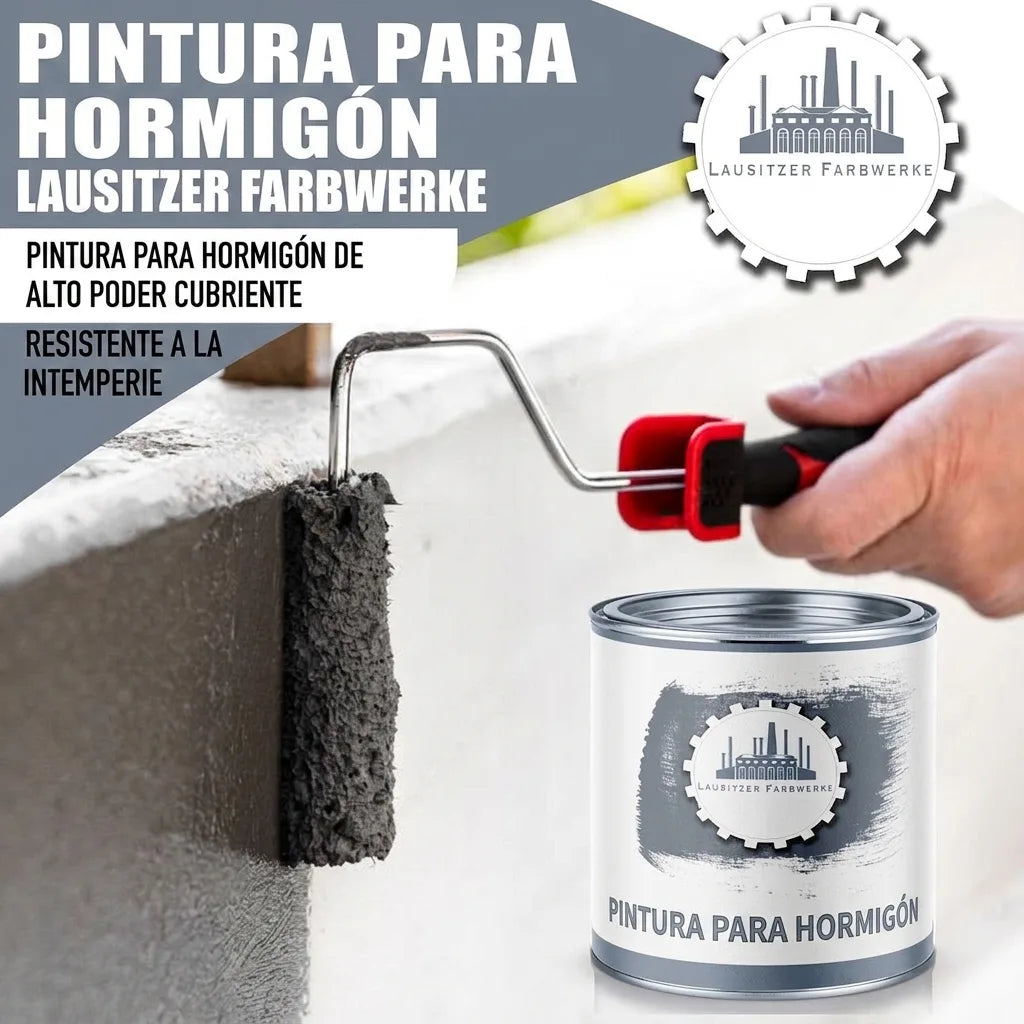 Pintura para hormigón Lausitzer Farbwerke. Rodillo aplicando pintura gris de alta cubrición en cemento.