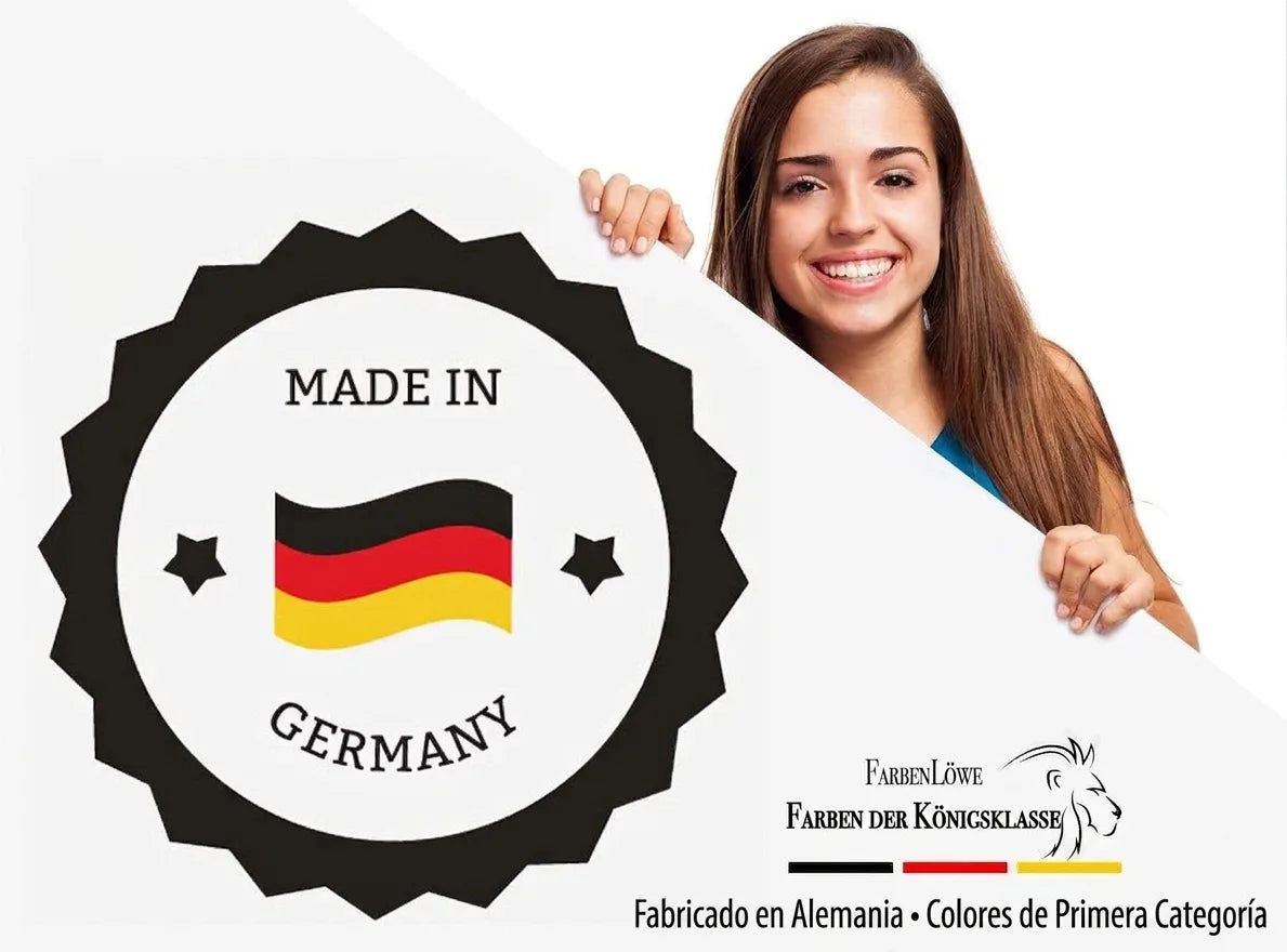 Mujer sonriente sosteniendo un cartel con el logo 'Made in Germany' y la marca 'FarbenLöwe Farben der Königsklasse'.