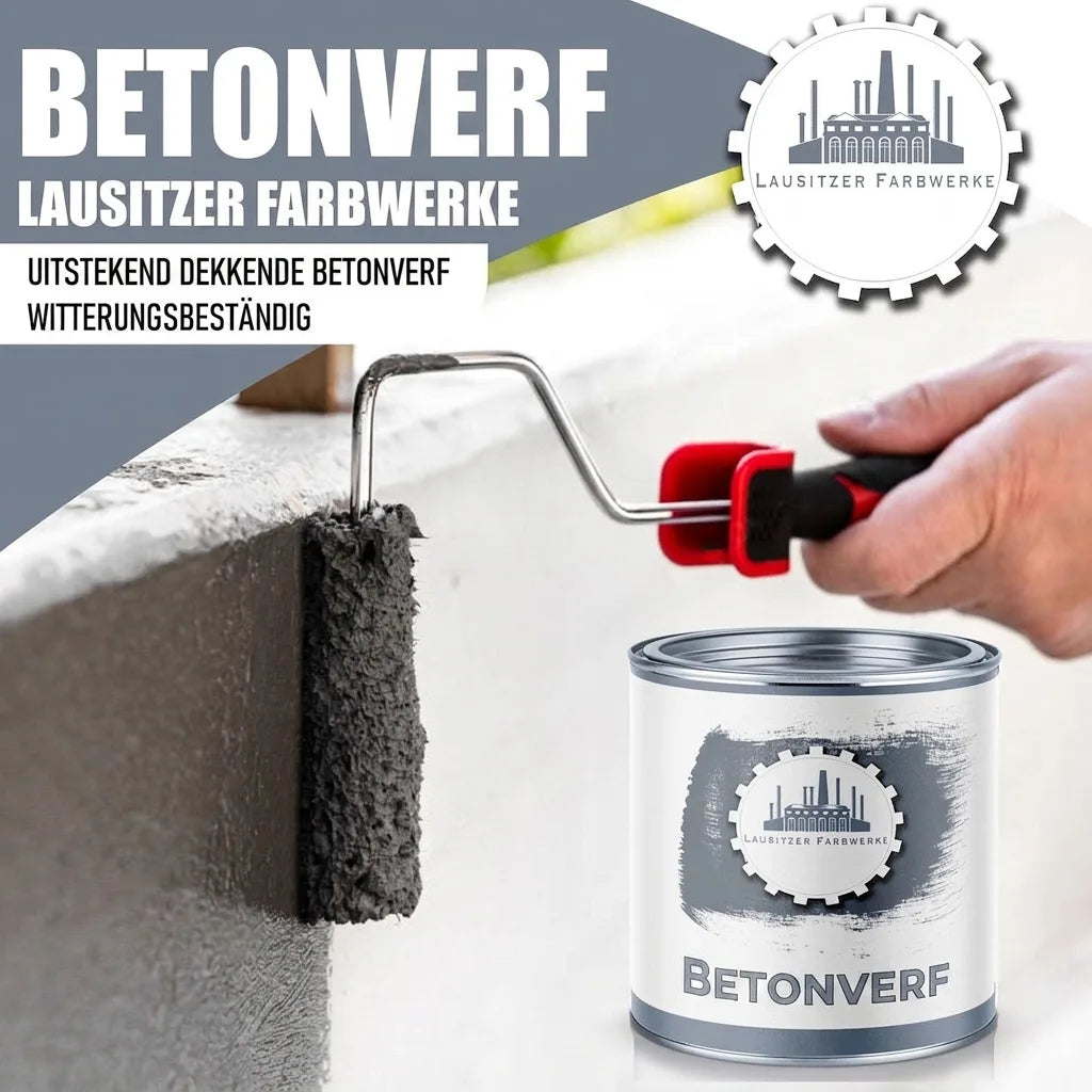 Man rolt donkergrijze betonverf op betonoppervlak. Blik 'Lausitzer Farbwerke' betonverf. Hoogdekkend, weerbestendig.