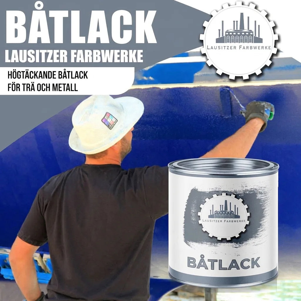 Man målar båt med Lausitzer Farbwerke högtäckande båtfärg för trä och metall. Färgburk med båtfärg.