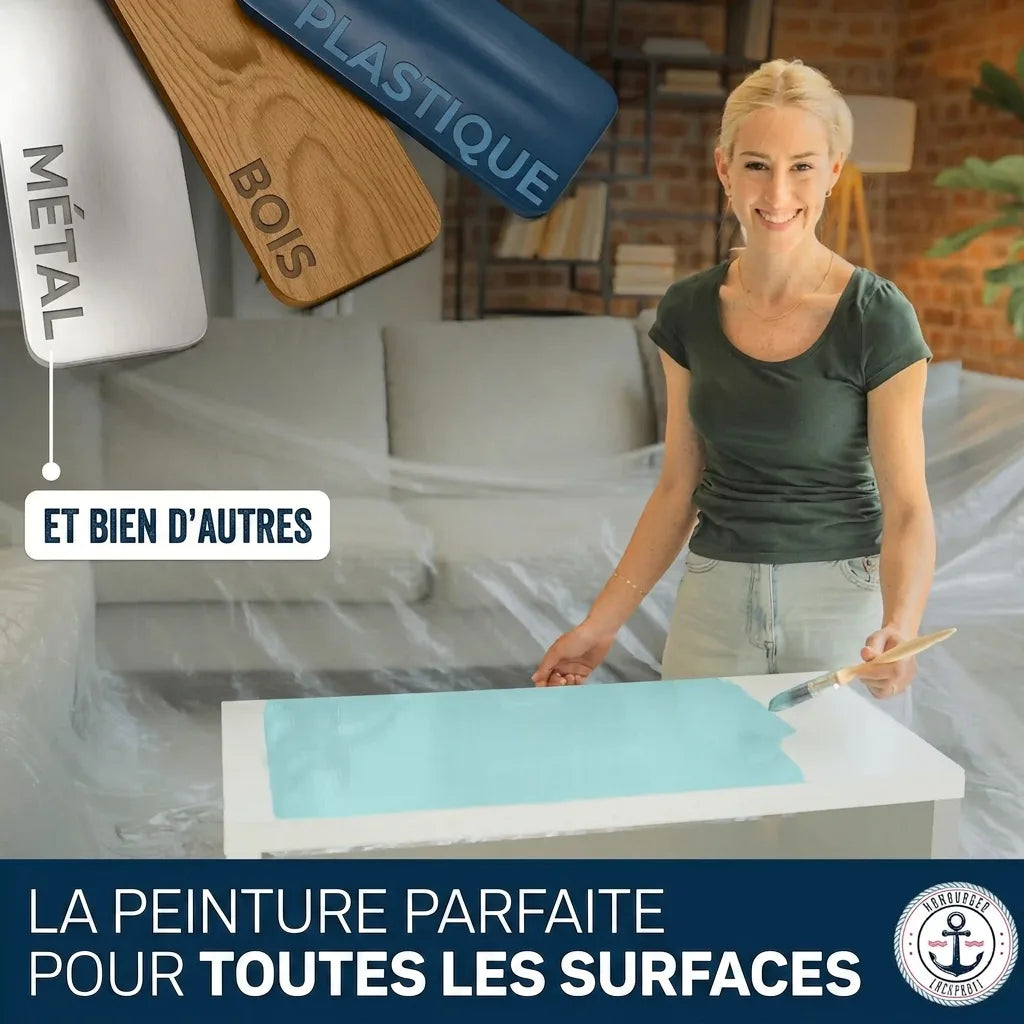 Femme peignant une table, présentant de la peinture pour métal, bois, plastique et toutes surfaces.