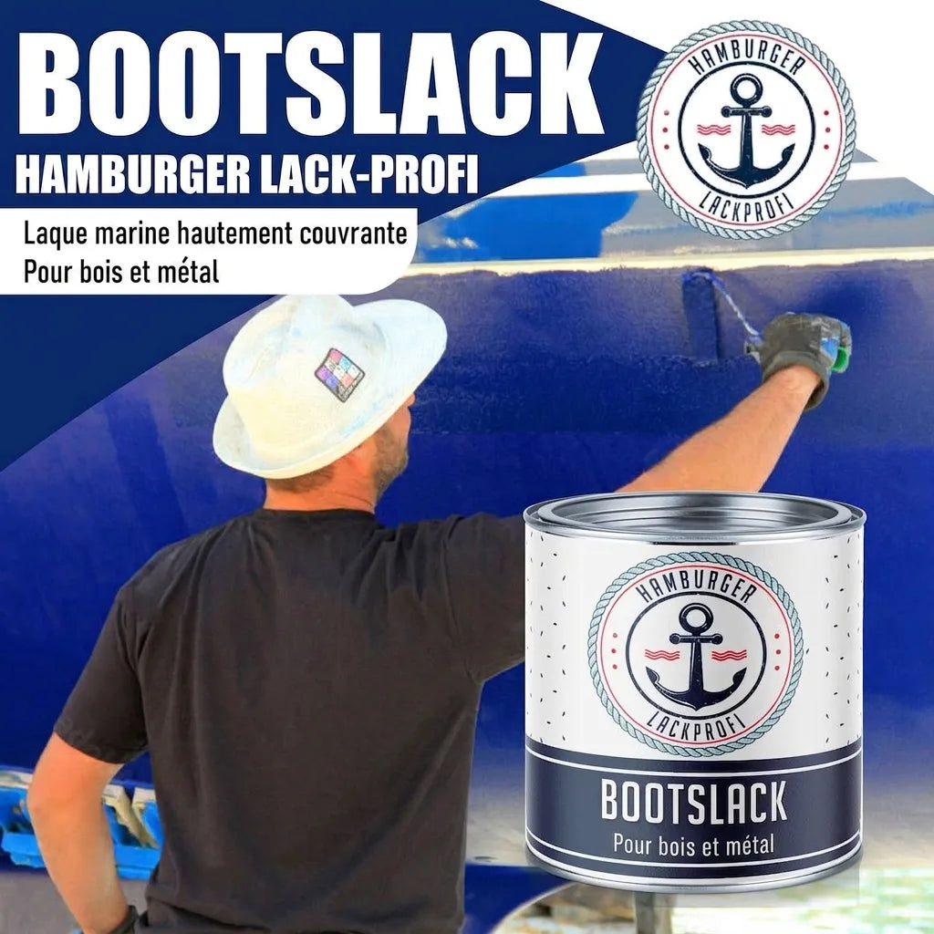 Homme peignant un bateau en bleu avec de la peinture marine Hamburger Lack-Profi pour bois et métal.