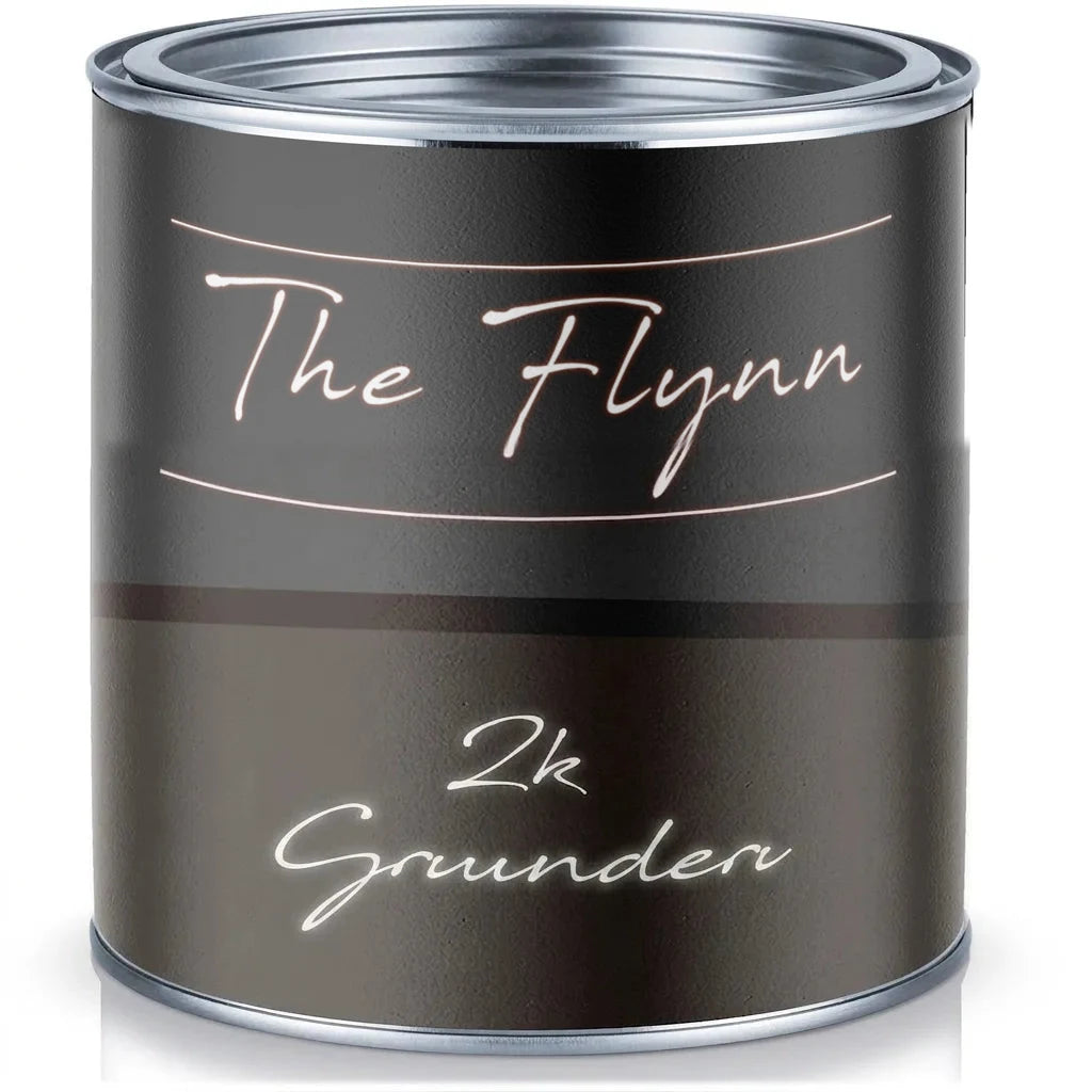 Sort malingsdåse med hvid tekst: 'The Flynn 2k Grundierung'. Produktbillede af 2-komponent grunder.