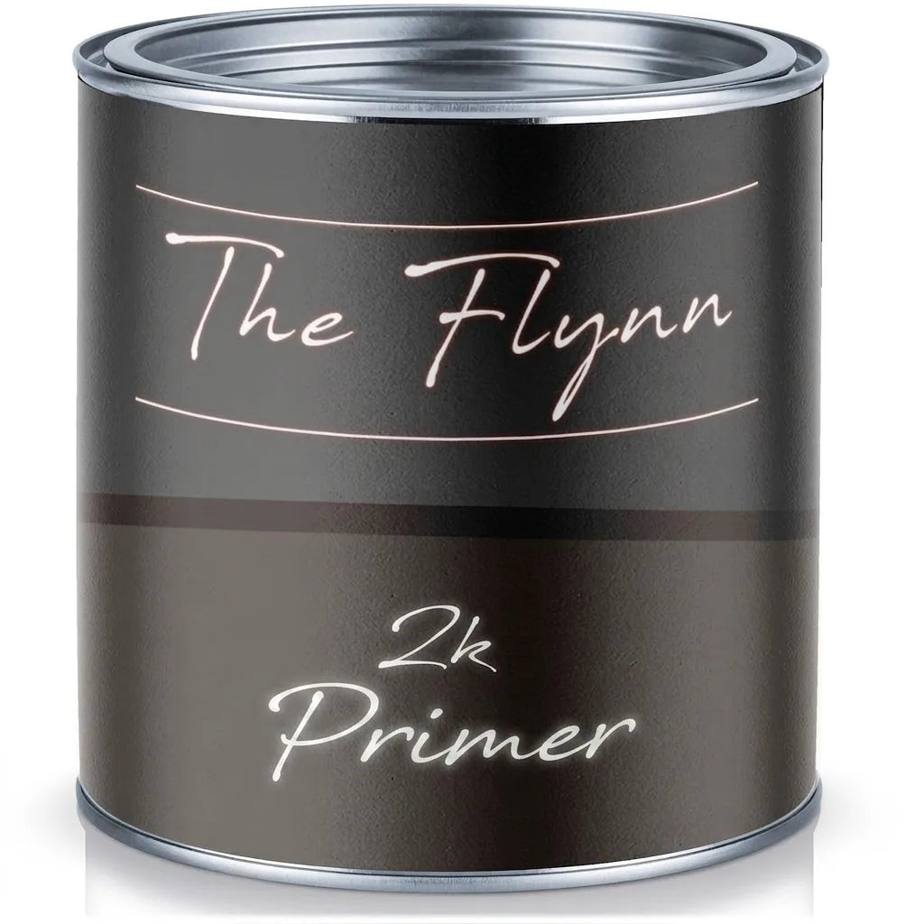 Lattina di primer bicomponente 2K The Flynn, colore marrone scuro, con scritte bianche.