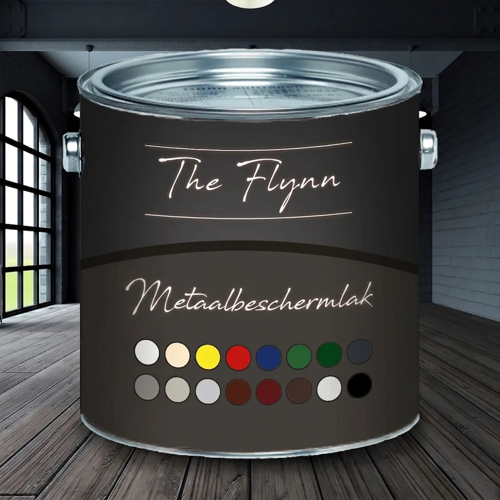 Verfblik van 'The Flynn Metallschutzlack' met diverse kleurstaaltjes, staand op een houten vloer in een donkere kamer.