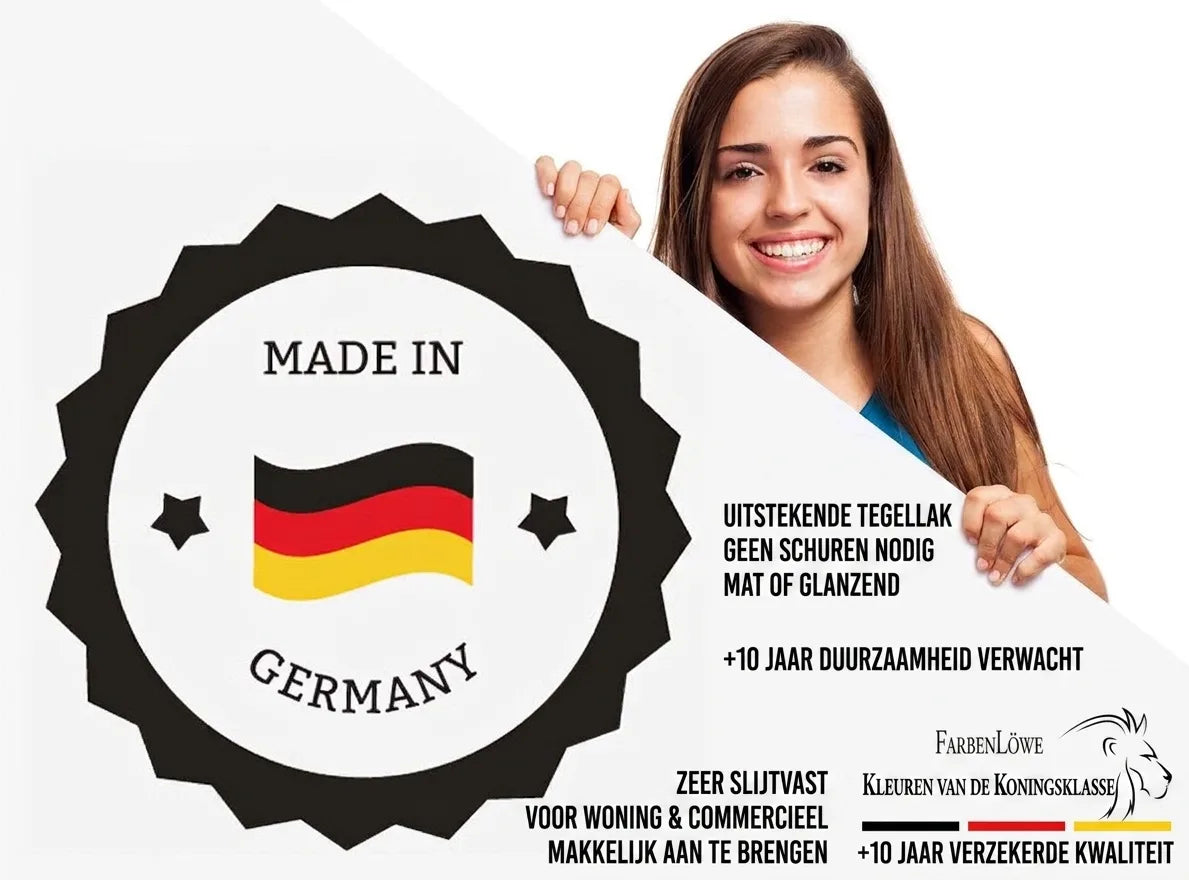 Lachende vrouw met bord waarop 'Made in Germany' en het Duitse FarbenLöwe logo ('Farben der KönigsKlasse') staan.